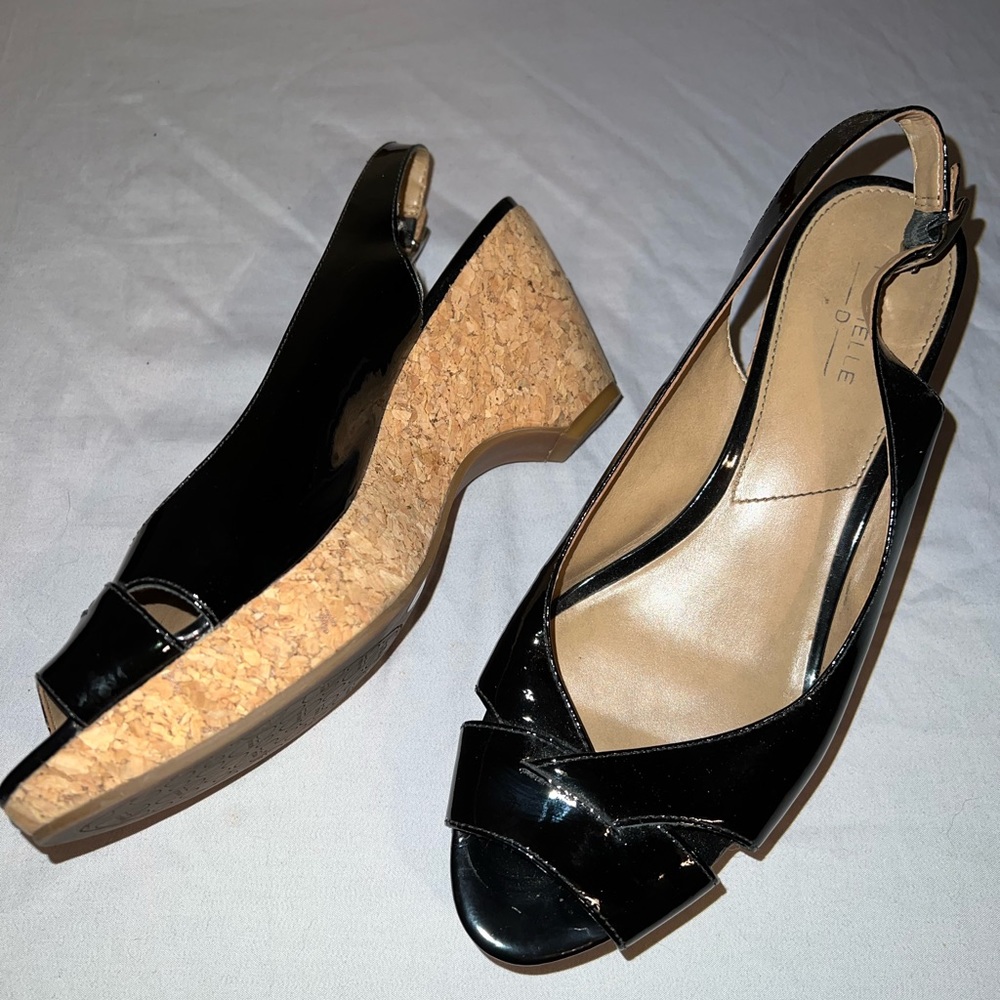 Michelle D Black Patent Leather Wedge Sandals Size 9